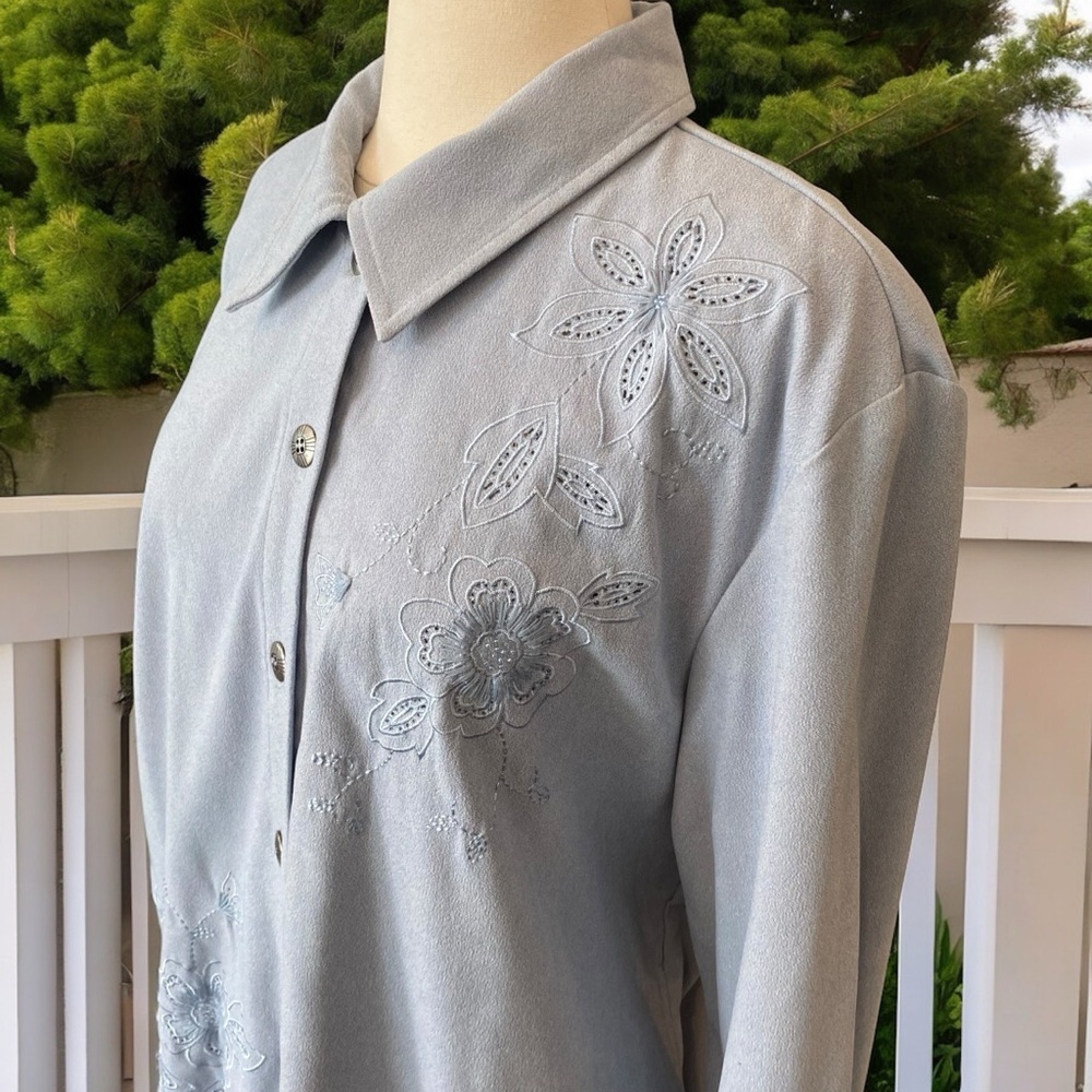 Alfred Dunner Long Sleeve Button Up Embroidered Lightweight Shirt Jacket - Picture 6 of 11